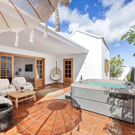 Ferienhaus Home2book Lanzarote Sunset & Jacuzzi House Charco del Palo