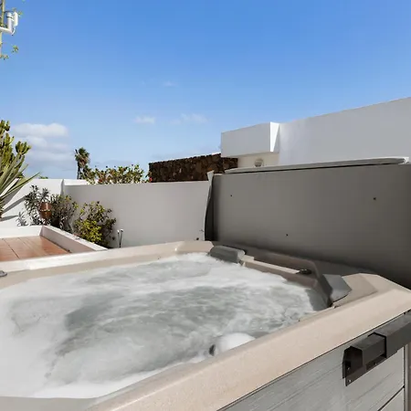 بيت للعطل Home2book Lanzarote Sunset & Jacuzzi House *