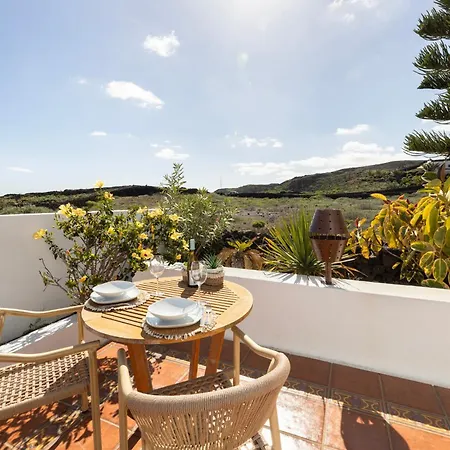 Home2book Lanzarote Sunset & Jacuzzi House تشاركو ديل بالو