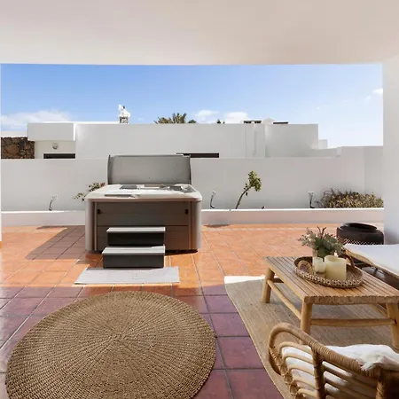 Home2book Lanzarote Sunset & Jacuzzi House بيت للعطل