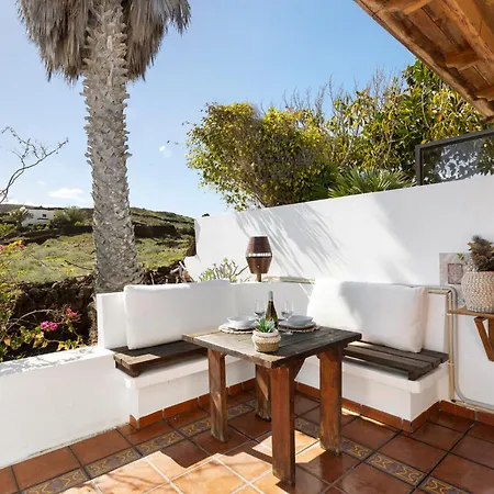 Home2book Lanzarote Sunset & Jacuzzi House تشاركو ديل بالو