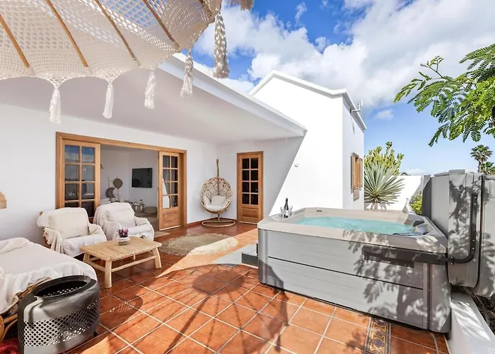 Ferienhaus Home2book Lanzarote Sunset & Jacuzzi House Charco del Palo