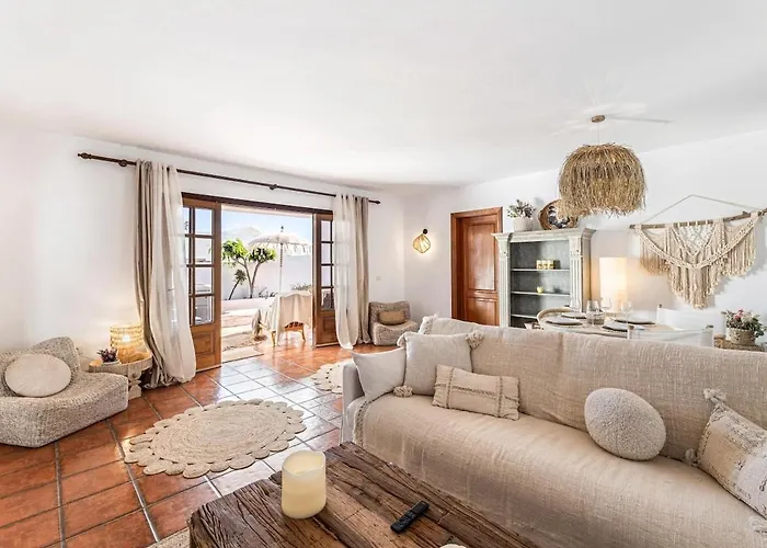 Ferienhaus Home2book Lanzarote Sunset & Jacuzzi House Charco del Palo